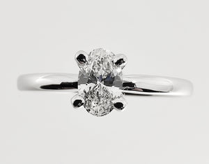 Ring med oval Diamant